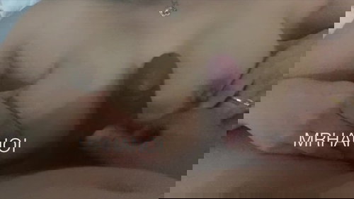 Em gái thích xuất tinh lên ngực